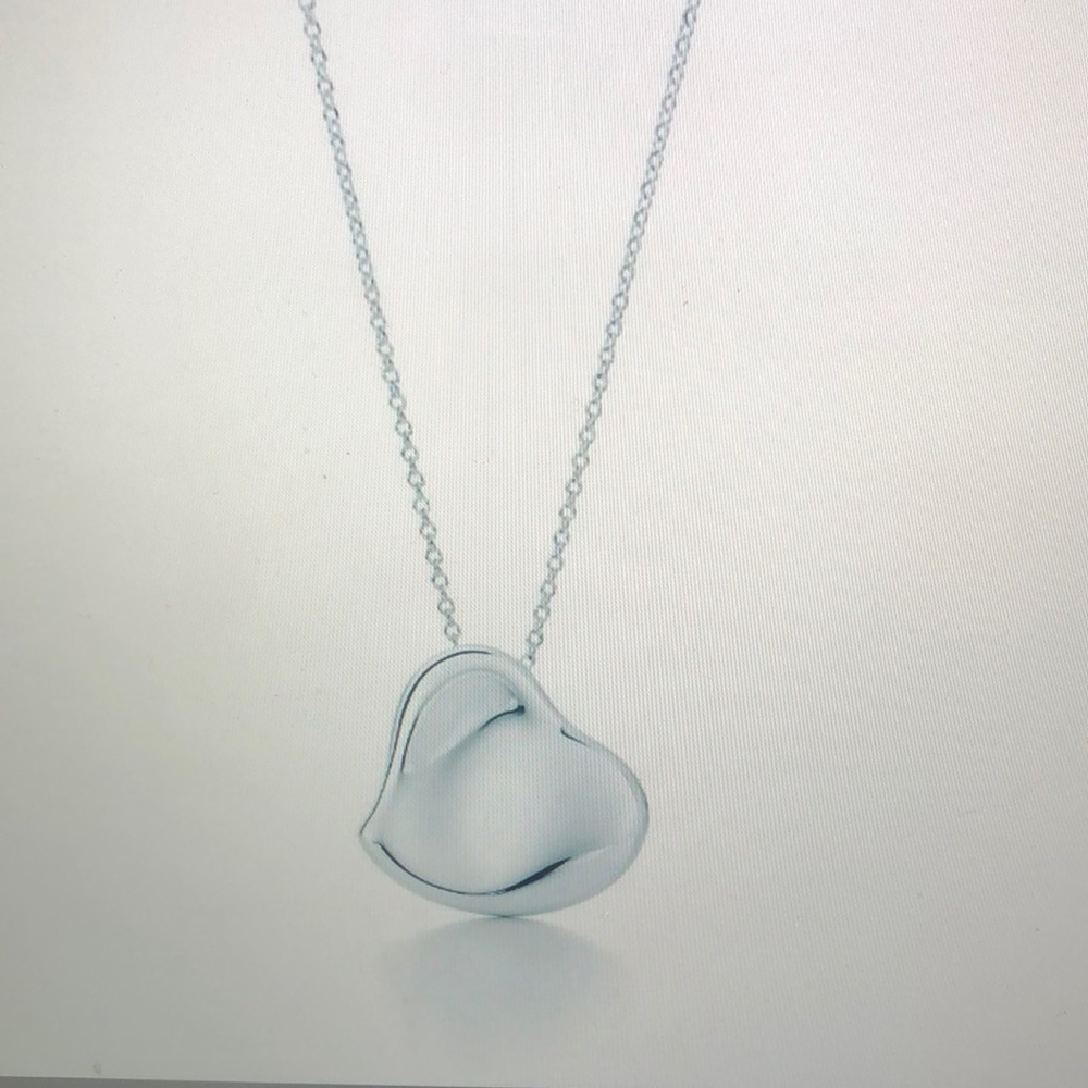 TIFFANY AND CO full heart pendant